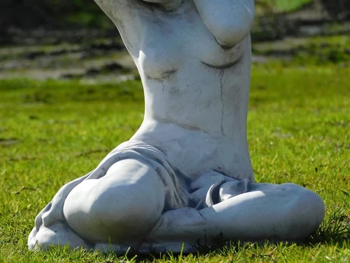 Beeld Zittende Vrouw  - 50 cm - Steen