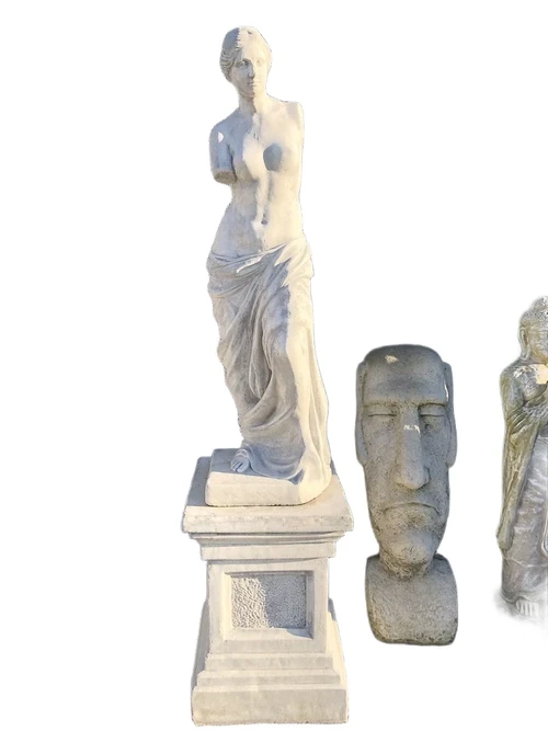 Prachtig stenen beeld van Venus van Milo op sokkel, een bekend en fraai beeld.