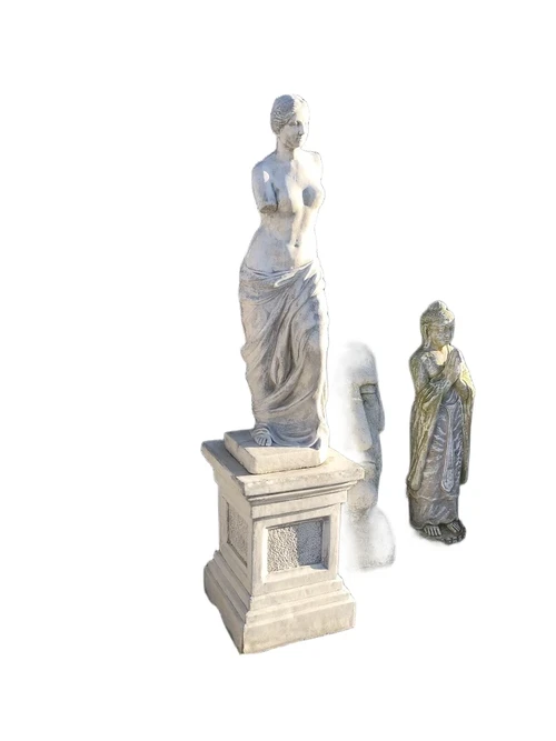 Prachtig stenen beeld van Venus van Milo op sokkel, een bekend en fraai beeld.