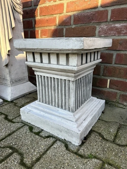 Pedestal - Column - 42 cm - Square - Stone