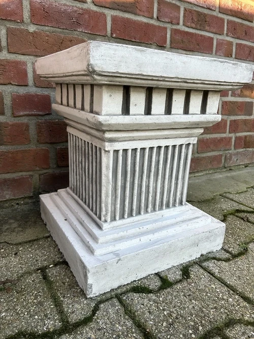 Pedestal - Column - 42 cm - Square - Stone