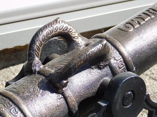 Beautiful hefty decorative cannon, cast iron black.