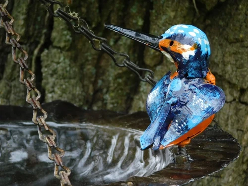 Hängendes Vogelhäuschen mit Vögeln und Kette – Metall – Handgefertigt