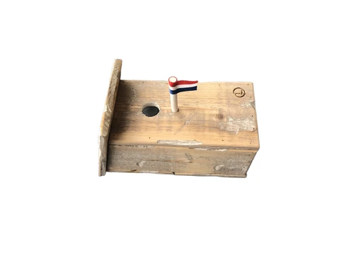 Uniek vogelhuis met Nederlandse vlag