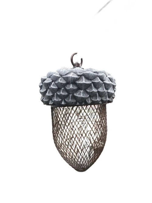 Vogelvoeder plek, voederbak in de vorm van een eikel, hele leuke tuin decoratie