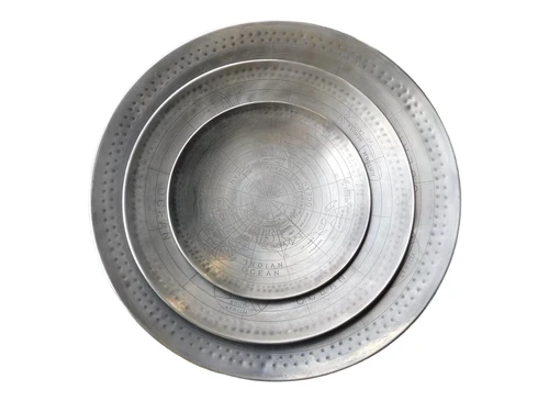 Set of 3 trays with World map design - metal