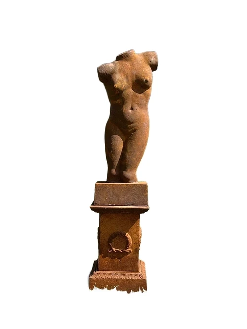 Vrouwelijke torso op sokkel - volledig gietijzer