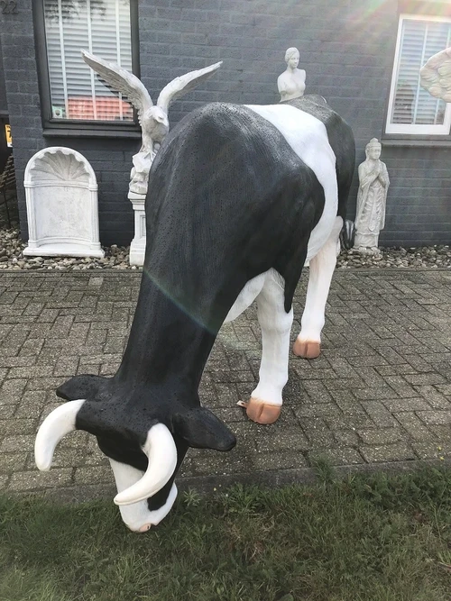 XXL Statue of a Grazing Cow – 130 x 200 cm – Polystone