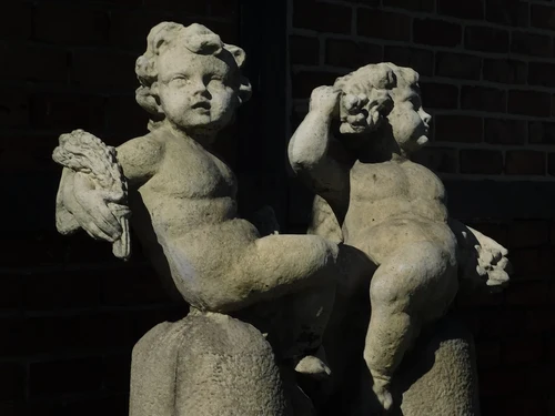 Vintage Set van 2 Putti op Sokkel – 130 cm – Gietsteen