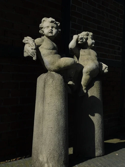 Vintage Set van 2 Putti op Sokkel – 130 cm – Gietsteen