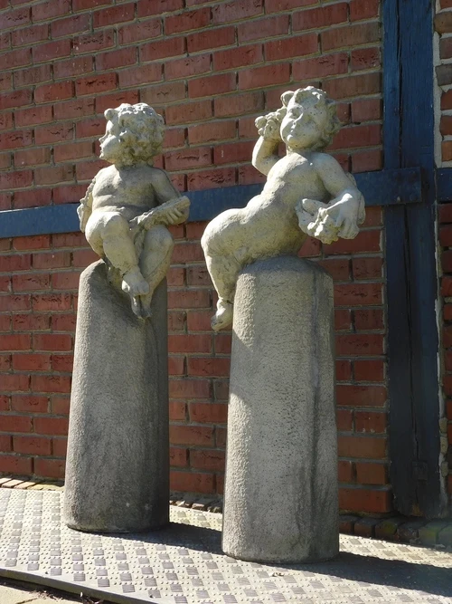 Vintage Set van 2 Putti op Sokkel – 130 cm – Gietsteen