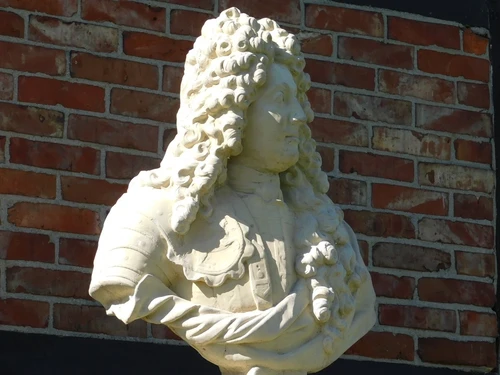 Vintage Bust of Louis XIV on Pedestal - 170 cm - Stone