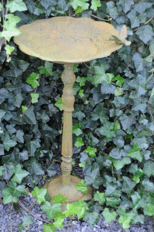 LETZTE: Vogeltränke mit Hummingbird XL, Gusseisen, antik-grün-rost
