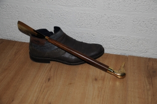 Beautiful brass hardwood shoehorn with duck head brass.