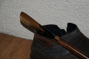 Beautiful brass hardwood shoehorn with duck head brass.