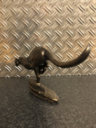 Puma in renstand, beeldhouwkunst, ijzer-brons-look