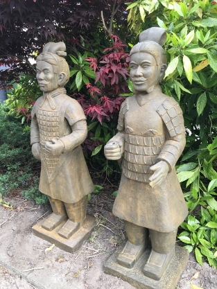 Schöner Satz von japanischen Kriegerstatuen