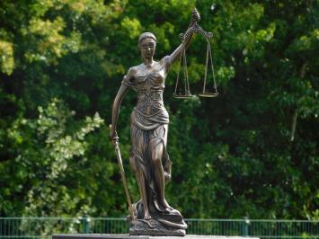 Last one: Statue of Lady Justice - 46 cm - Polystone in Bronze