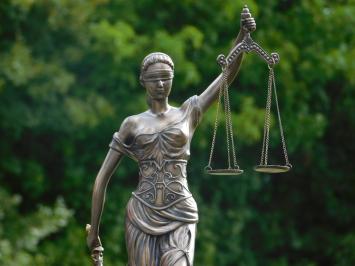 Last one: Statue of Lady Justice - 46 cm - Polystone in Bronze