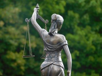 Last one: Statue of Lady Justice - 46 cm - Polystone in Bronze