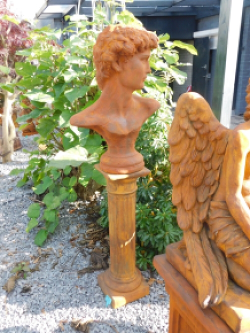 Sculptuur David op sokkel, massief steen oxide, prachtig!!