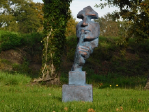 Beeld de Fluisteraar - Polystone - Blauw met Bronskleurig