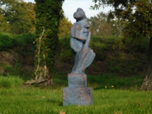 Beeld de Fluisteraar - Polystone - Blauw met Bronskleurig