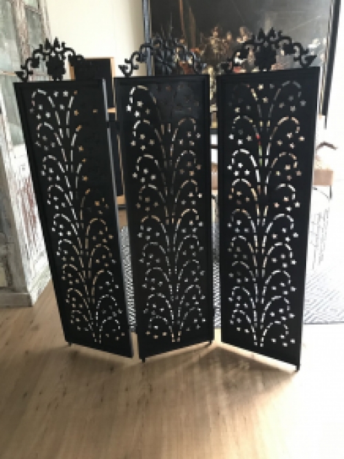 Heavy iron divider for indoor and garden use, beautiful!