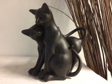Satz von 2 spielenden Katzen, polystein