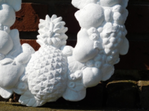 Wandornament fruitkrans - vol steen