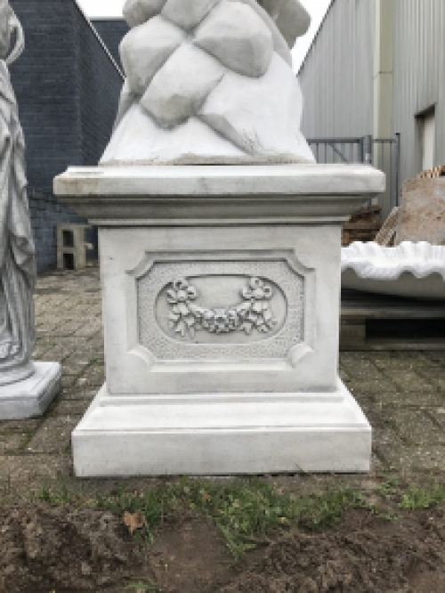 Eagle statue, garden statue, very large, animal statue on pedestal, stone