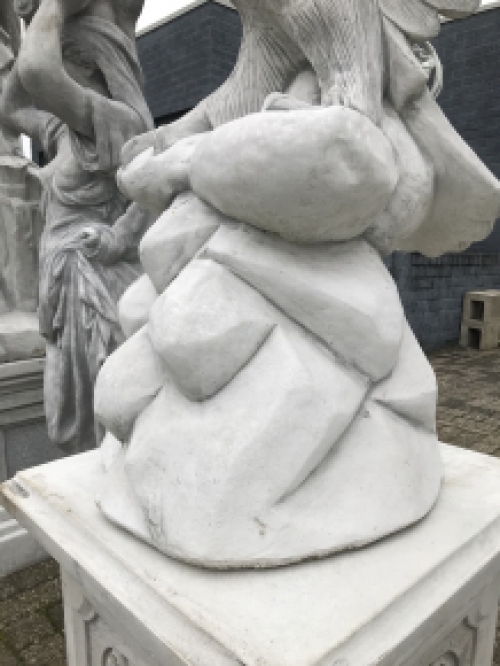 Eagle statue, garden statue, very large, animal statue on pedestal, stone