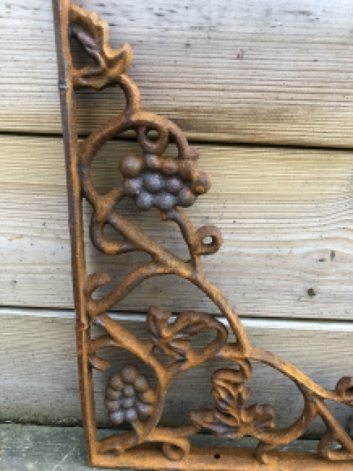 Set of corner supports grape, heavy cast iron-support for shelves, rest-brown.