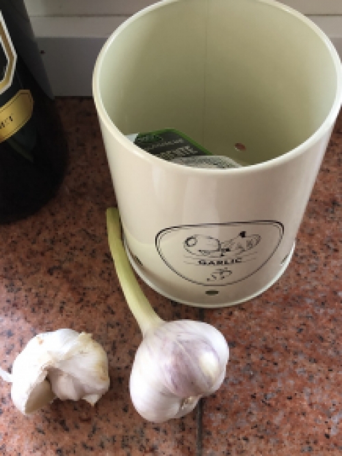 Beautiful decorative storage tin for garlic.