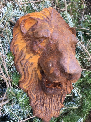 Wandbrunnen, Wasserauslauf -Löwenkopf, Gusseisen.