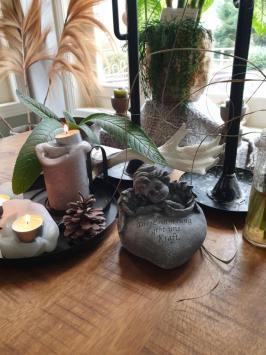 grave statue with angel