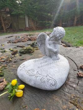 angel on heart, tomb statue