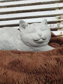 Garden statue of a cat, chintia