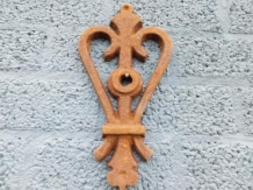 Maueranker, Gusseisen, Rost, Herzform.