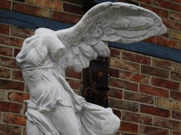 Statue Nike auf Sockel XL – 194 cm – Stein – Gartenstatue