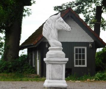 Pferdekopf auf Sockel - 83 cm - Stein
