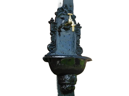 Wall-mounted fountain - Black - Aluminium with brass tap