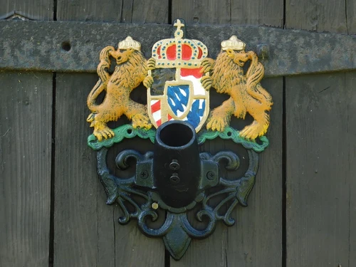 Flagpole holder with Royal Emblem – Powder-coated cast iron
