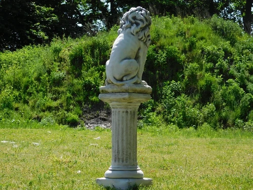 Lion Statue on Pedestal – 104 cm – Stone