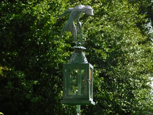 Metall-Windlicht mit Ständer und Vogel – 60 cm – Retro-Außenlaterne