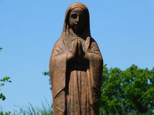 Statue of Mary on Pedestal – 128 cm – Solid Stone with Oxide Finish – Praying Mary