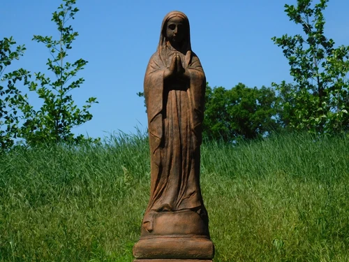 Statue of Mary on Pedestal – 128 cm – Solid Stone with Oxide Finish – Praying Mary