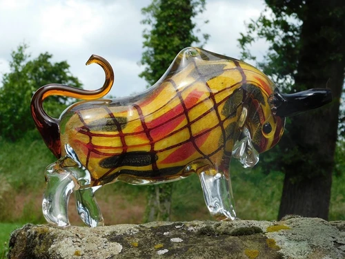 Glass Bull Sculpture – Handmade Glass-blown Artwork
