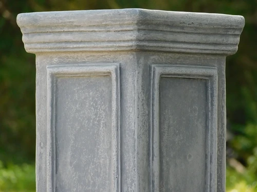 Sleek Stone Plinth – 47 cm – Rectangular Column