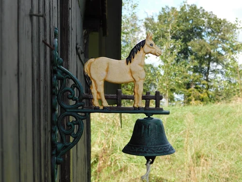 Deurbel met Paard Blond - Gietijzer - Vintage Wandbel